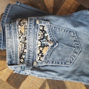 EUC Miss Me Signature Cuffed Capri